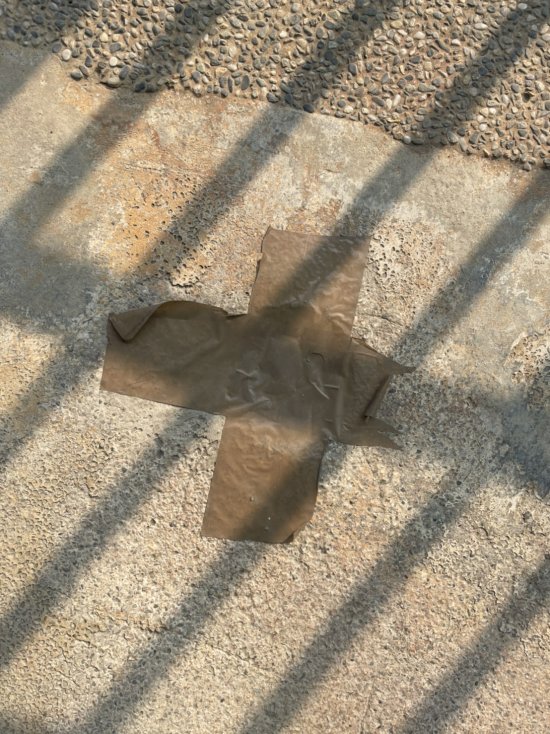 幼二班走廊排水孔蓋遺失