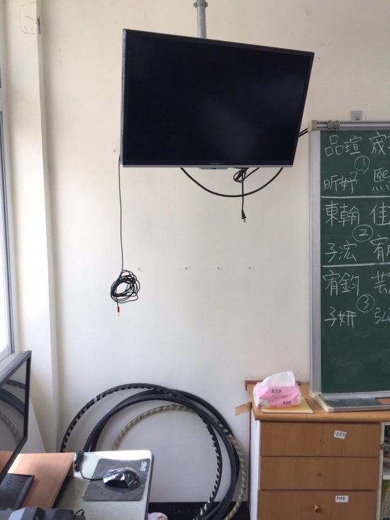 二樓課照班需設立一個插座