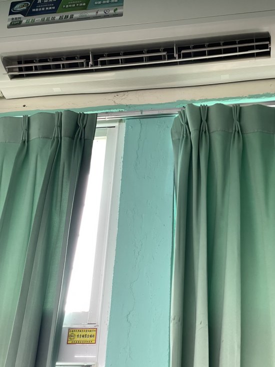 5年2班前面冷氣會滴水