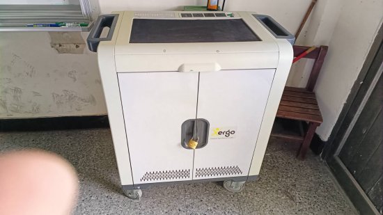 自然教室 充電車輪胎故障
