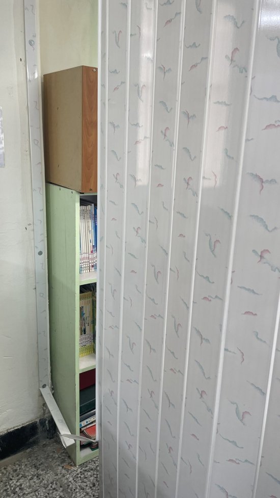 樂學教室拉門脫落