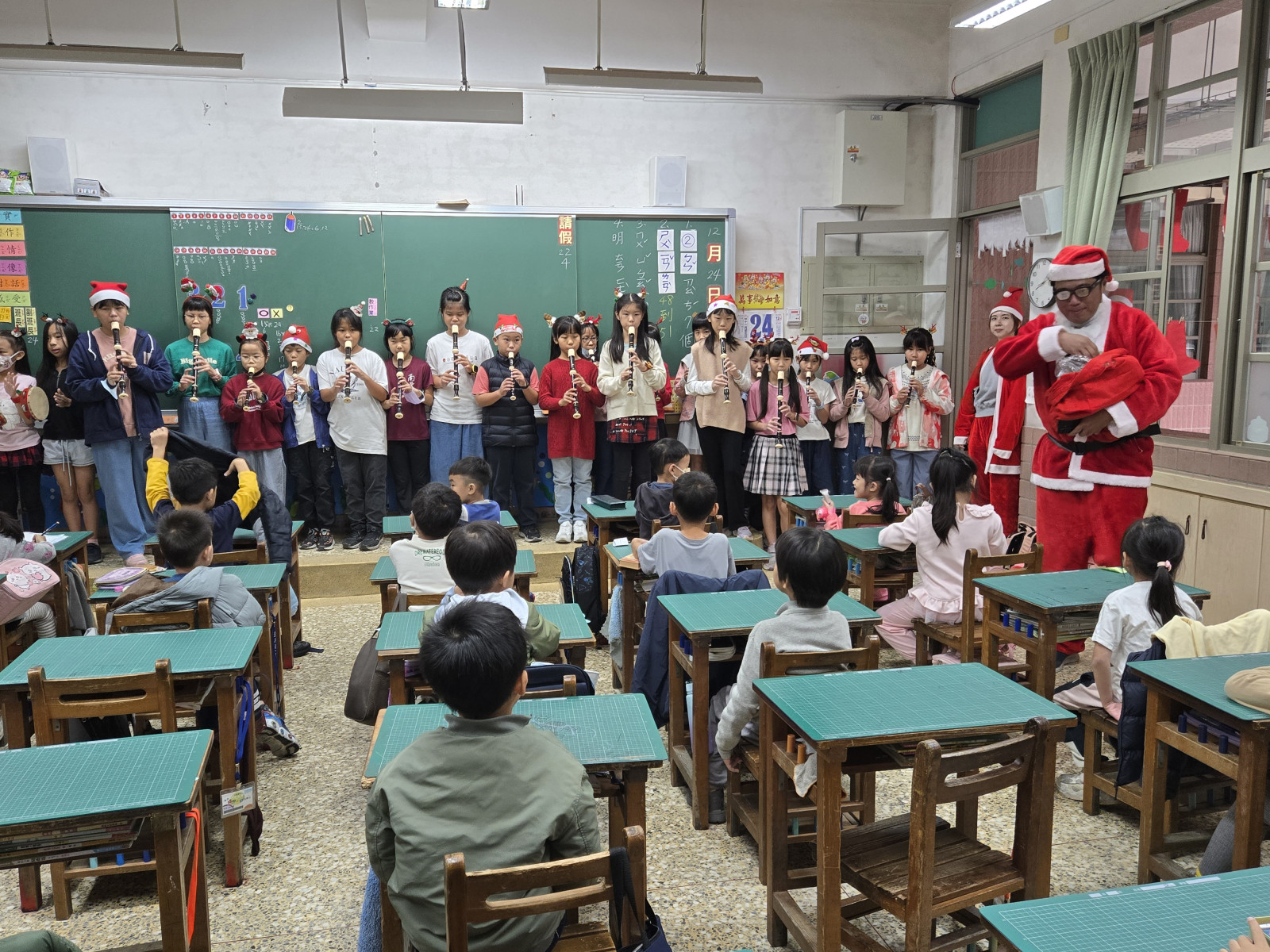 https://schoolweb.tn.edu.tw/~ykes_test/uploads/tadgallery/2025_12_24/3426_20251224_080701.jpg 