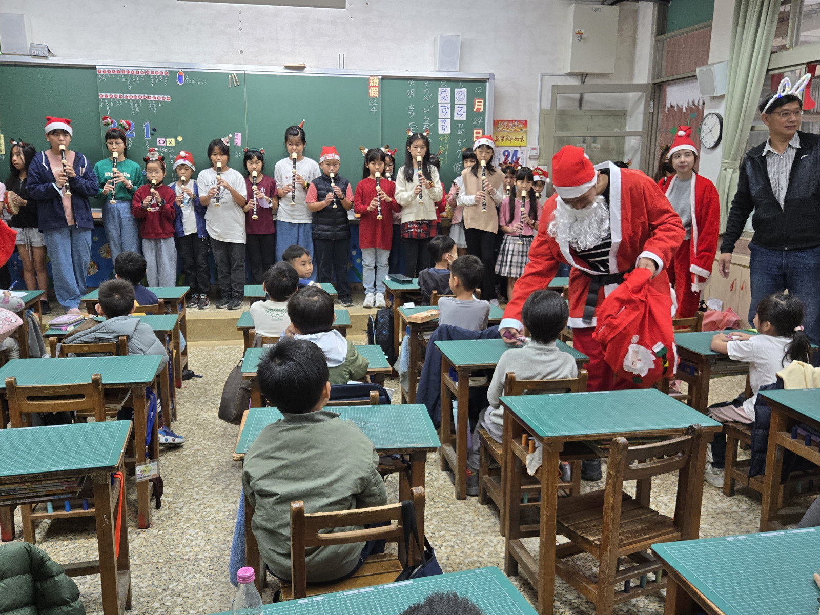 https://schoolweb.tn.edu.tw/~ykes_test/uploads/tadgallery/2025_12_24/3427_20251224_080712.jpg 