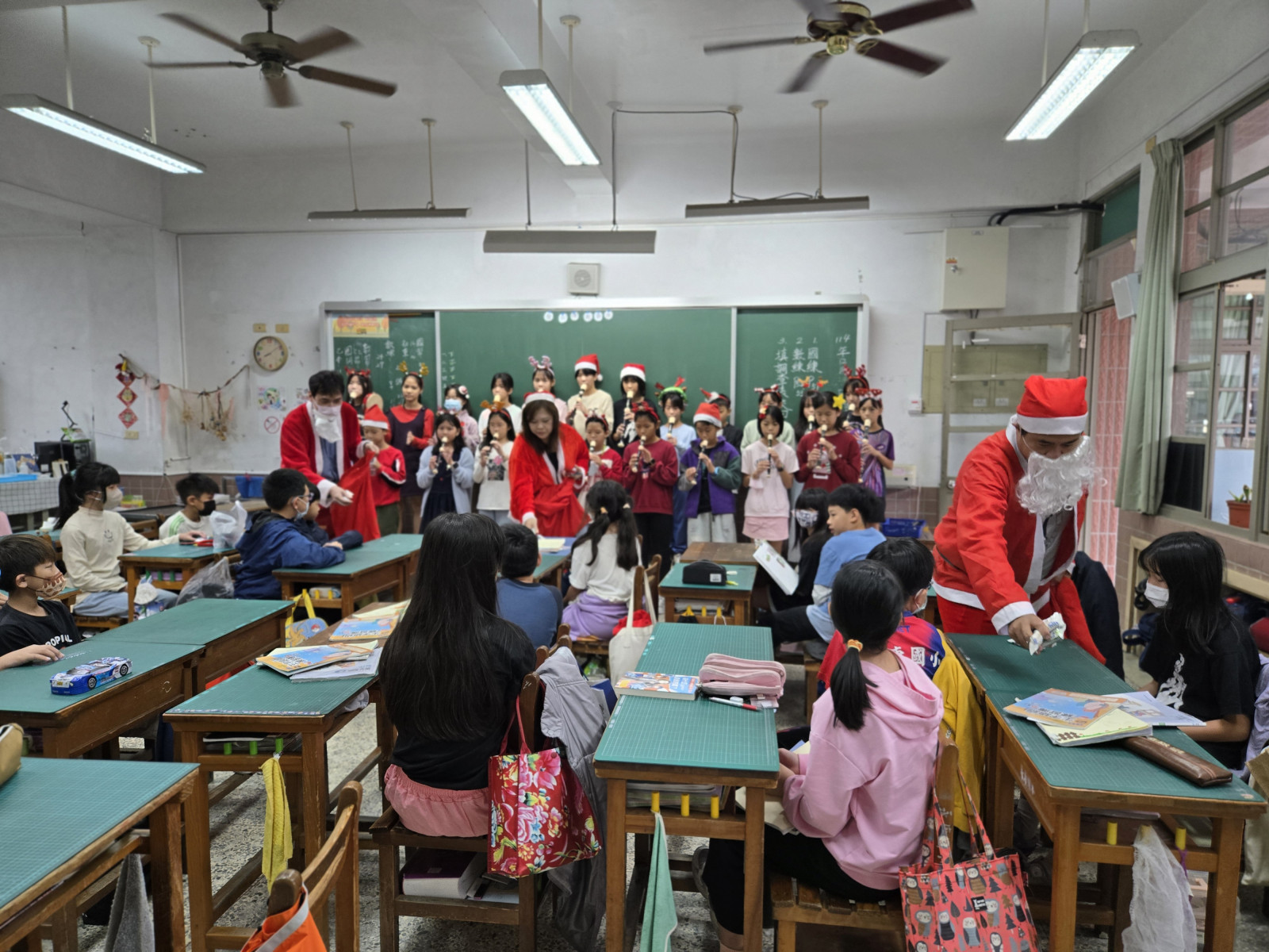 https://schoolweb.tn.edu.tw/~ykes_test/uploads/tadgallery/2025_12_24/3428_20251224_081004.jpg 