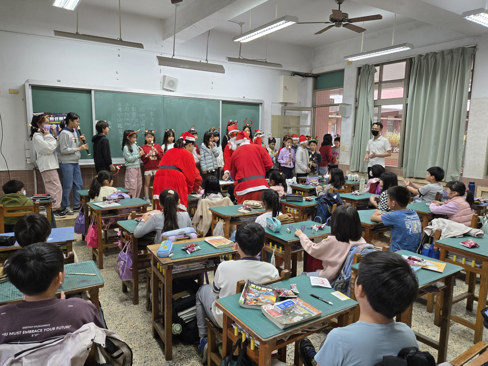 https://schoolweb.tn.edu.tw/~ykes_test/uploads/tadgallery/2025_12_24/3430_20251224_081322.jpg 
