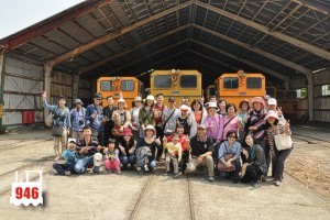 虎尾糖廠的機車庫，已經停放了一堆德馬牌機車，德馬牌是目前糖廠運蔗的主力機車