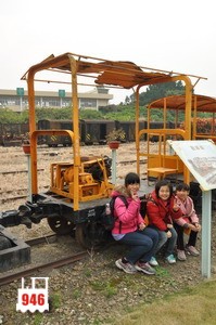 20131228探勘-小型的軌道割草車