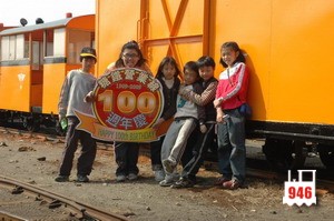 20100121探勘-與原佳里糖廠的道班車合照